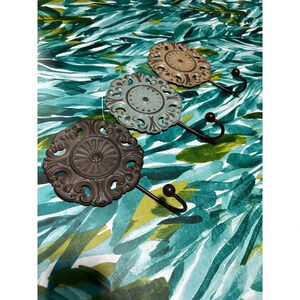 3 Hook Neutral Hanger